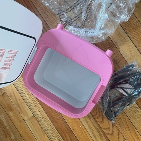 Hello Kitty Pink Mini Fridge - Picture 8 of 8